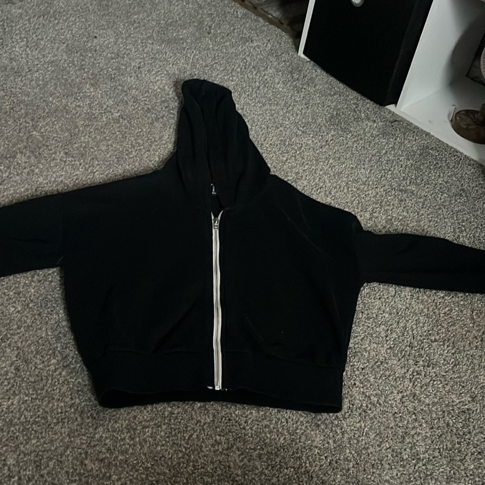 black and white cropped zip up